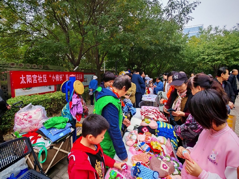 一针一线传温暖,“快乐老妈”用巧手织就邻里情 一针一线传温暖,“快乐老妈”用巧手织就邻里情