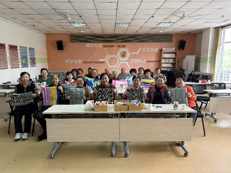 一针一线传温暖,“快乐老妈”用巧手织就邻里情 一针一线传温暖,“快乐老妈”用巧手织就邻里情