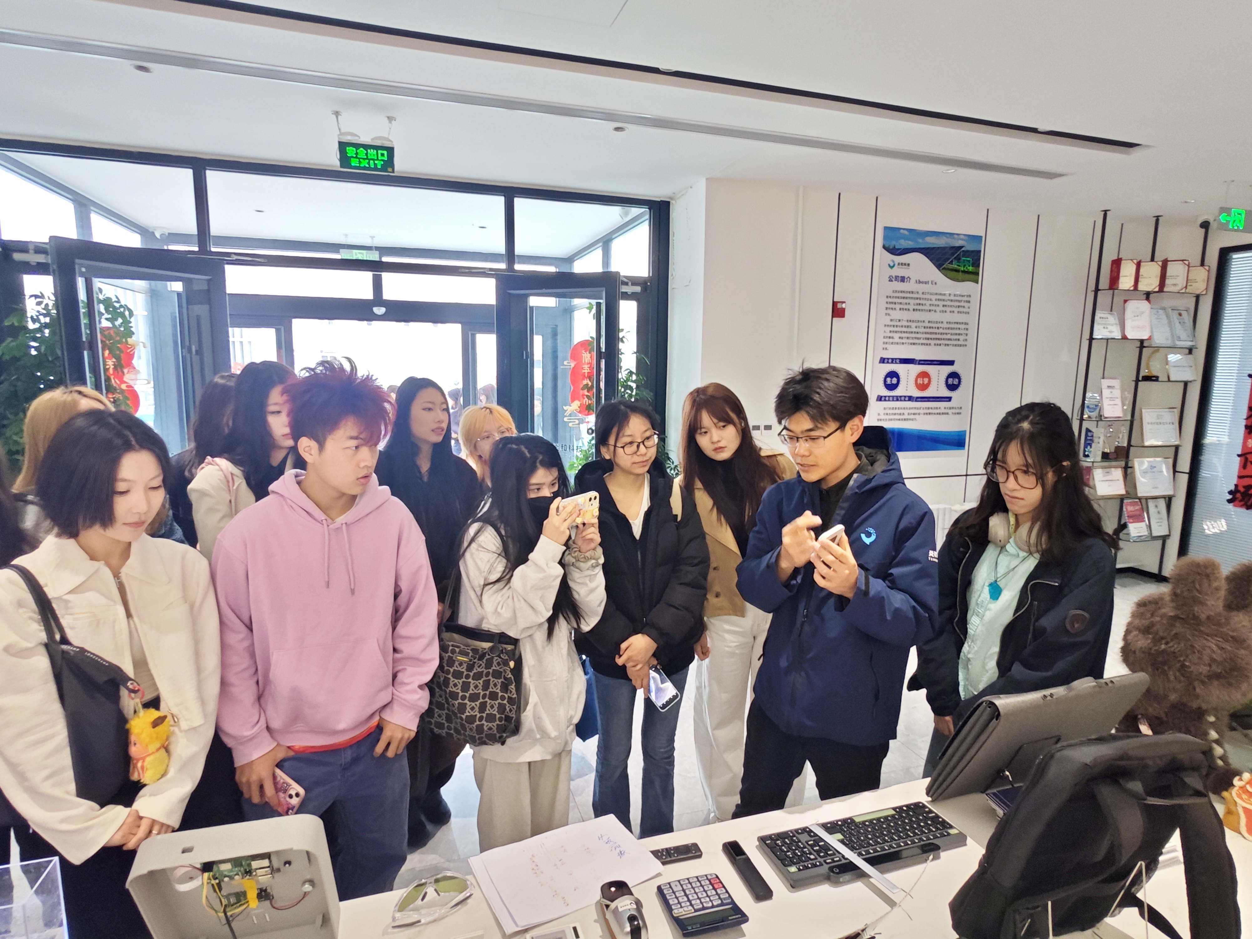 北京高校助力推进教育科技人才一体发展特别报道|北京服装学院③:时尚破界,科创赋能北服育人新范式 北京高校助力推进教育科技人才一体发展特别报道|北京服装学院③:时尚破界,科创赋能北服育人新范式