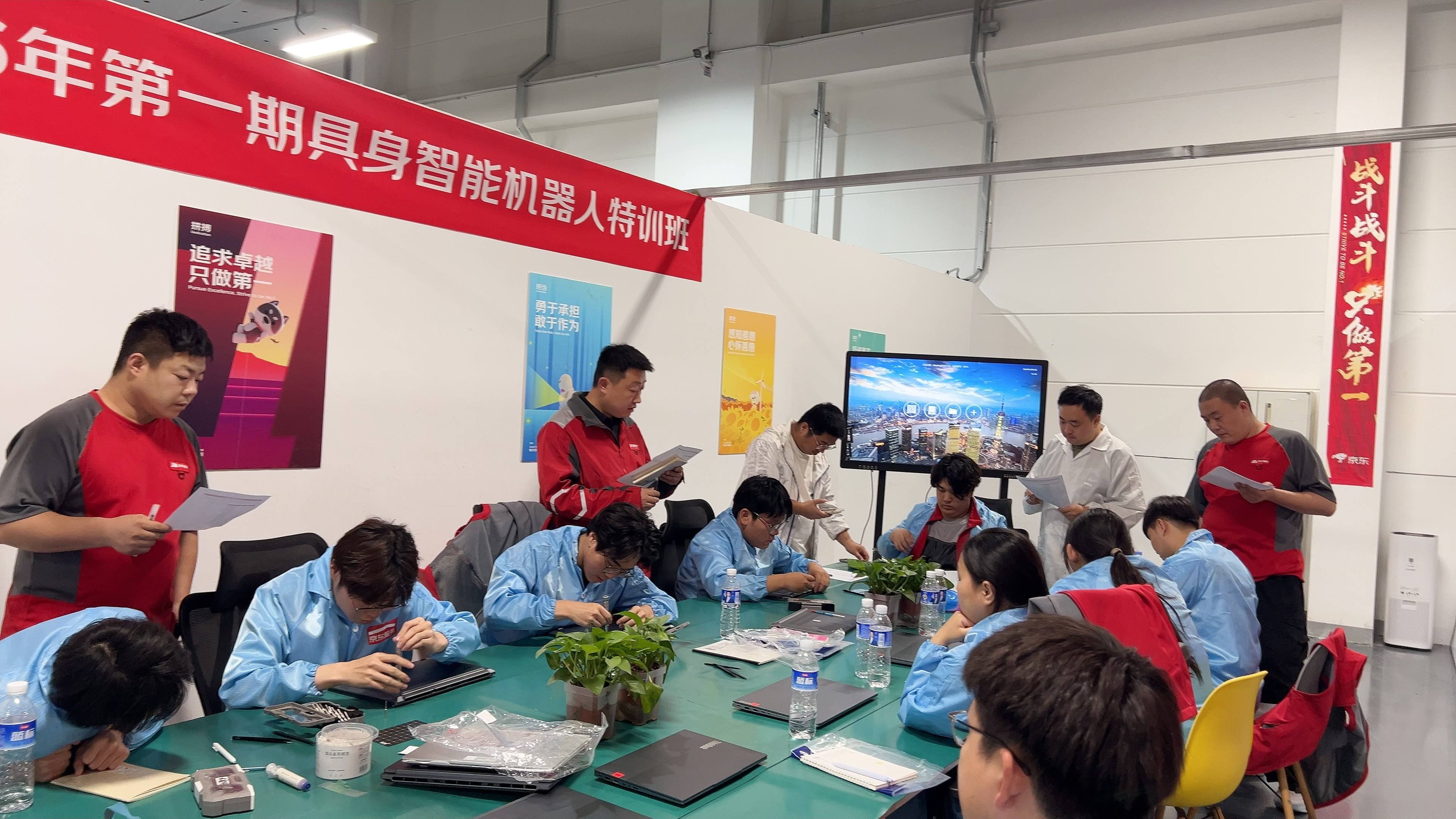 北京高校助力推进教育科技人才一体发展特别报道|北京科技职业大学②：京东定向班解锁人才培养新范式
