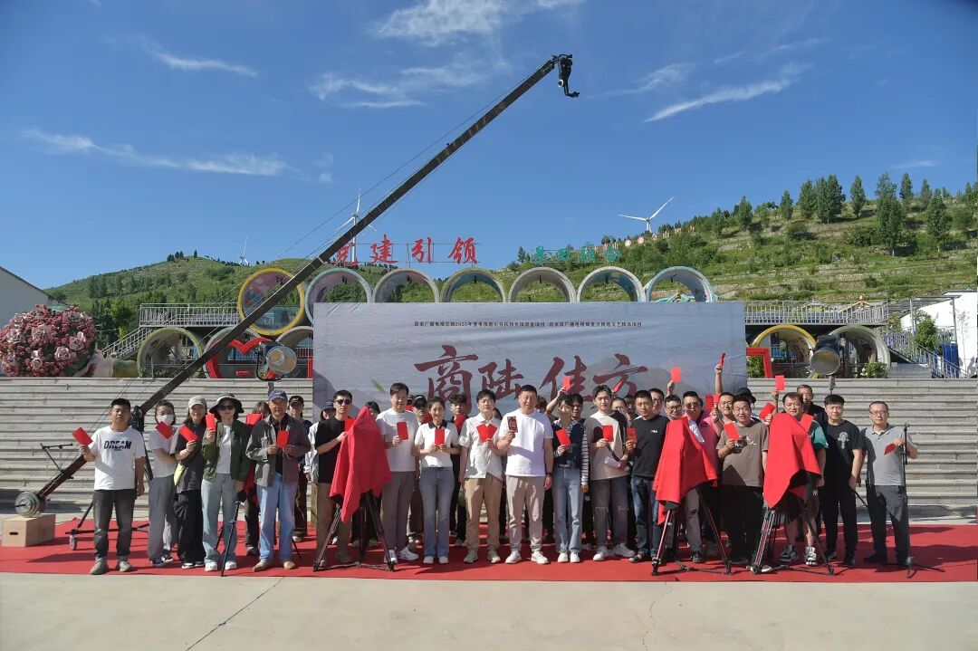不只是种艾草!《商陆,佳方》用轻喜剧打开中医药文化,笑泪中见证乡村振兴