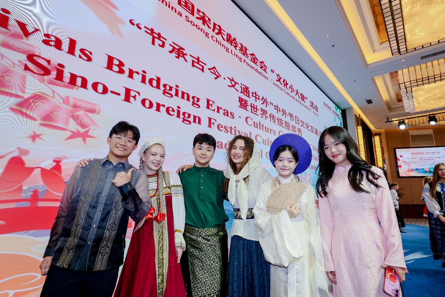 文化小大使的中国日记|美美与共,世界服装同框 文化小大使的中国日记|美美与共,世界服装同框