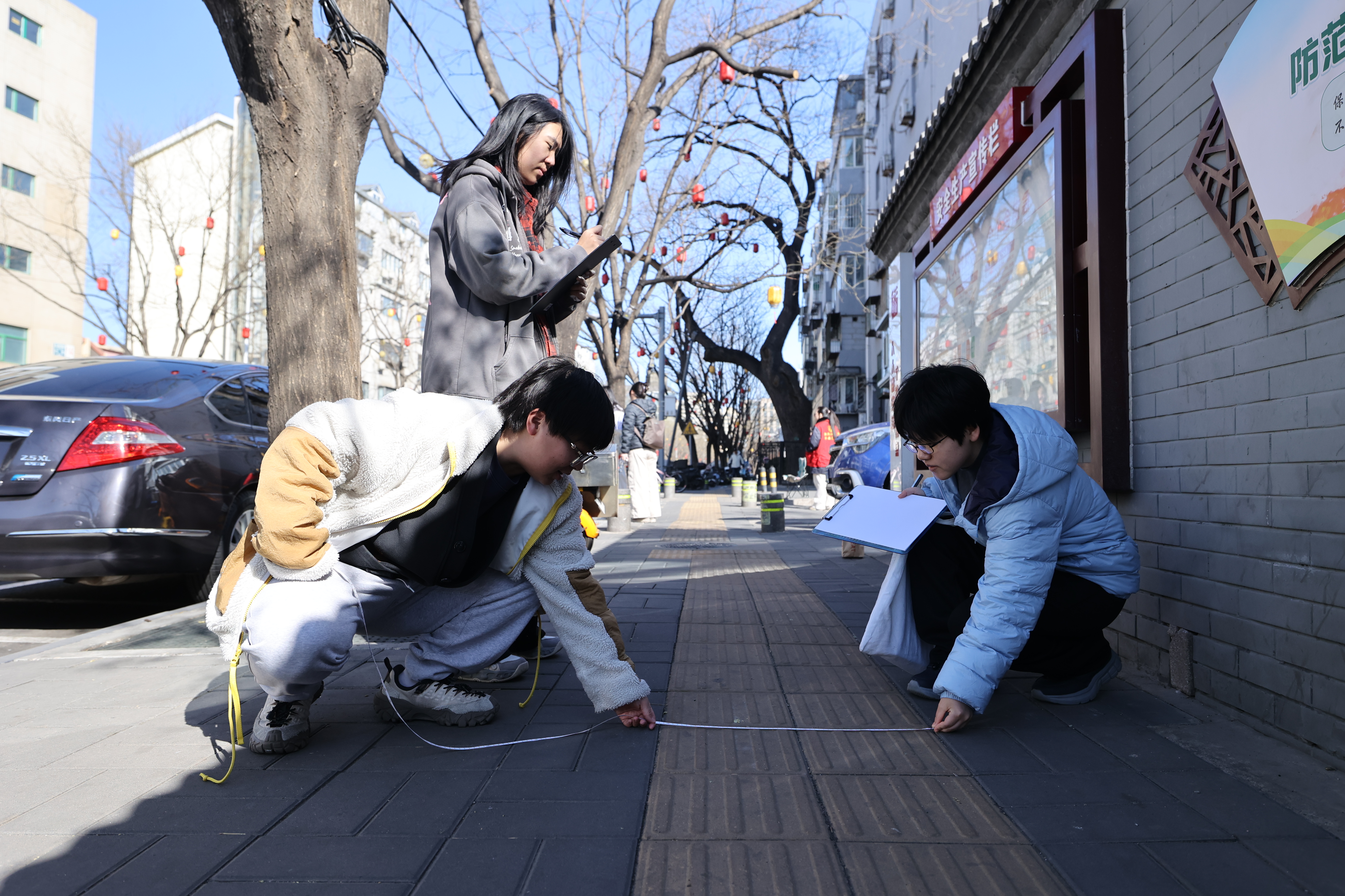 北京高校新时代立德树人工程创新实践专题报道｜北京建筑大学：行走红墙街巷读懂人民城市