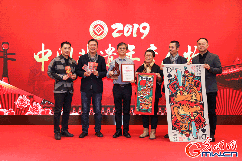 2019“中国非遗年度人物”获得者：清华大学美术学院研培计划工作团队
