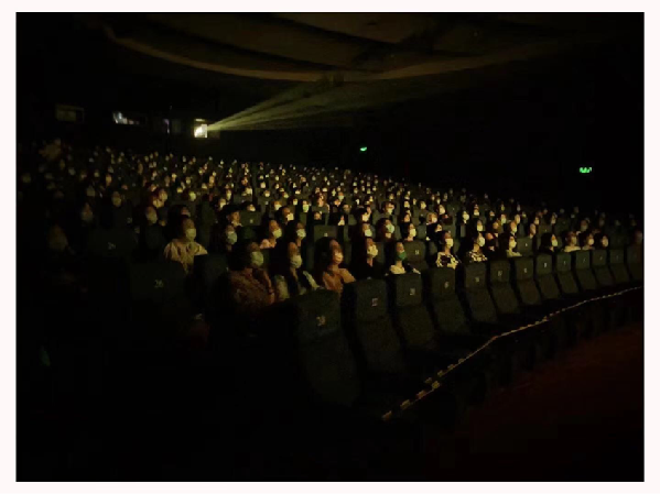 《柳浪闻莺》上影节全球首映座无虚席 导演戴玮激动落泪盛赞主演