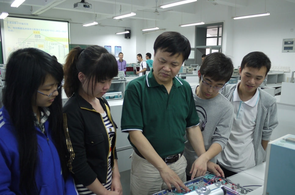 崇德尚行 勤勉尽责