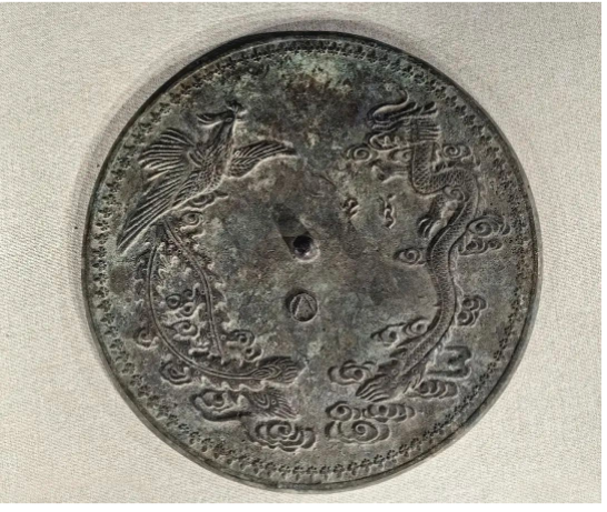 齐家文化出土的铜镜，照见了4000年前的古人