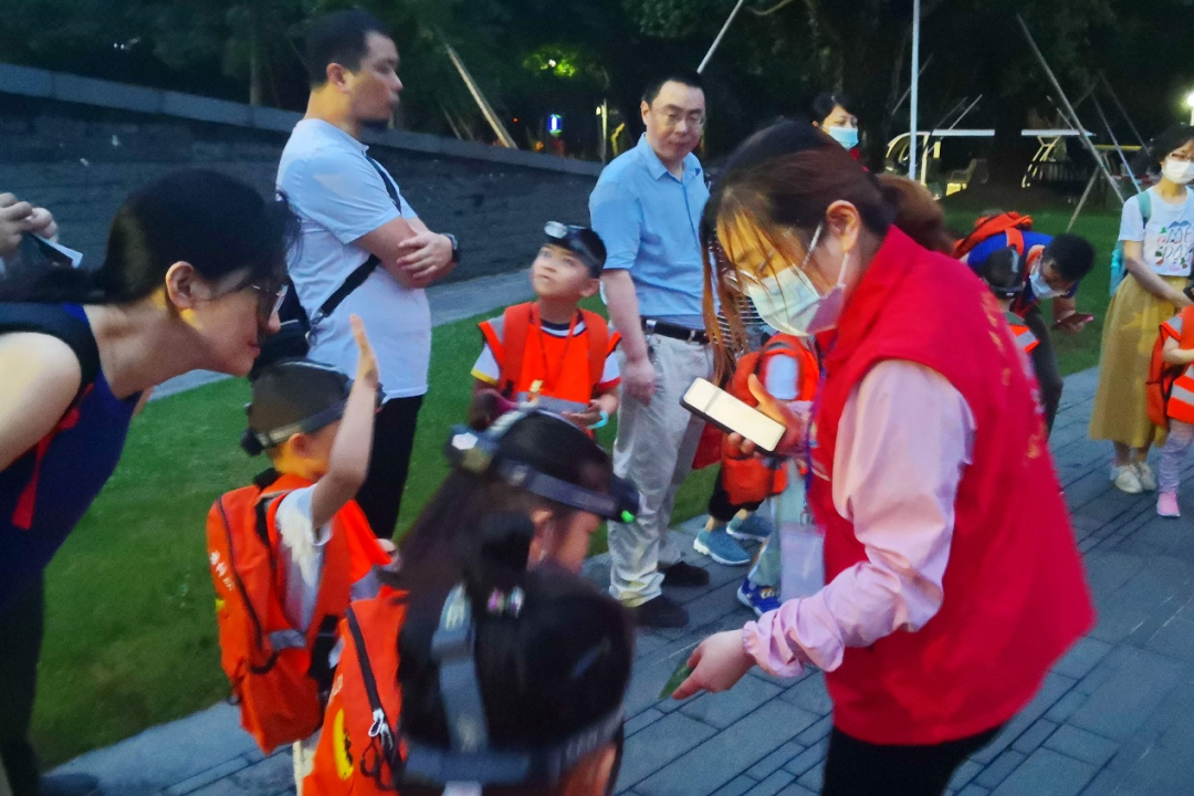 【文明旅游】世纪公园文明旅游志愿服务活动——助力“夜猫子”探索大自然奥秘