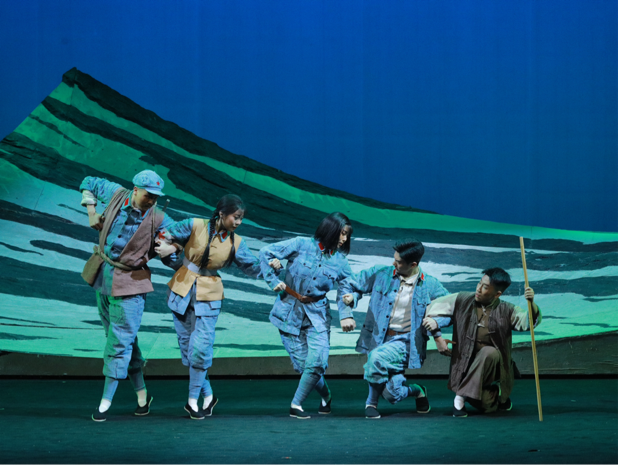 高校原创文化精品 | 青春在戏台上绽放——京剧《迟开的山丹丹》的创新之路