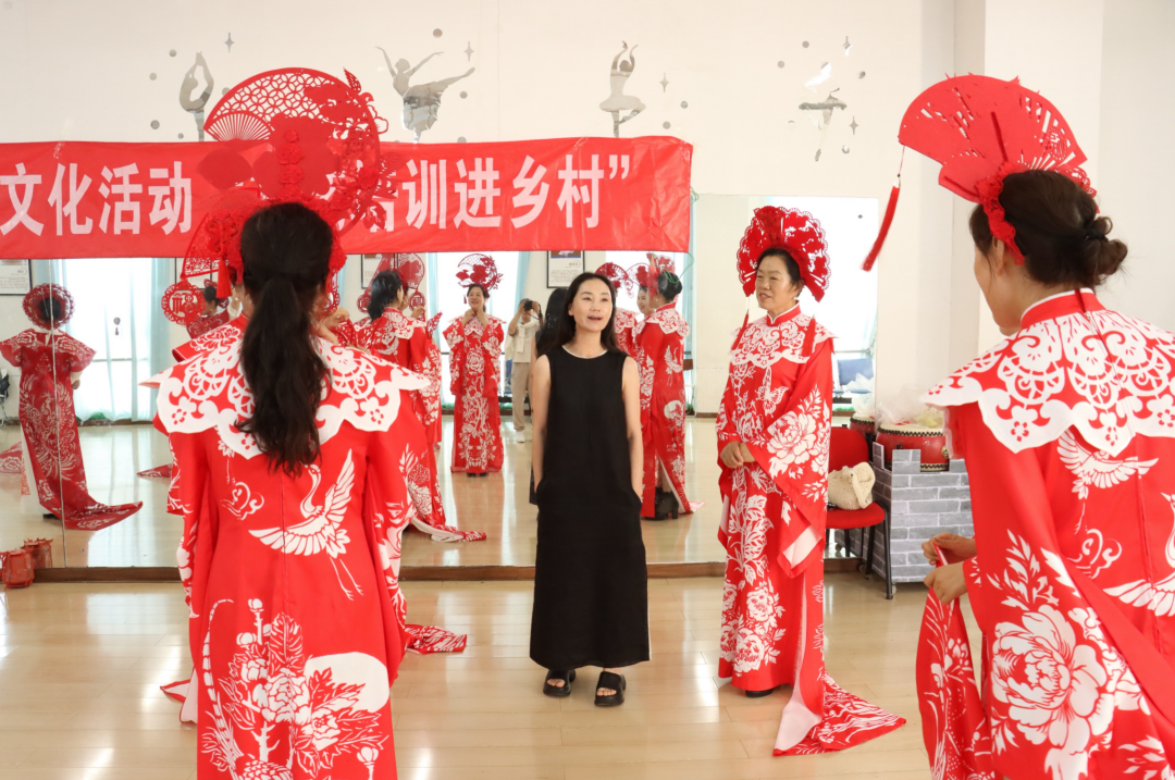 “长城脚下 艺动妫川” 非遗剪纸穿上身 来看！这场走秀好fashion