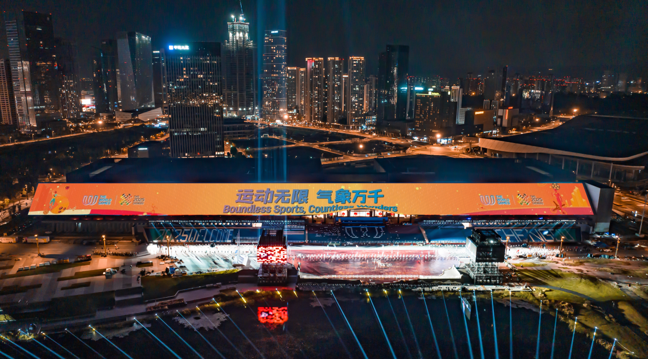 “天府大屋檐”，见证成都高新区显示产业跃迁