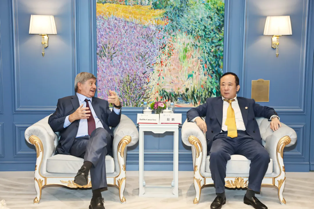 圣伊格纳西奥洛约拉大学创始人访问北京语言大学