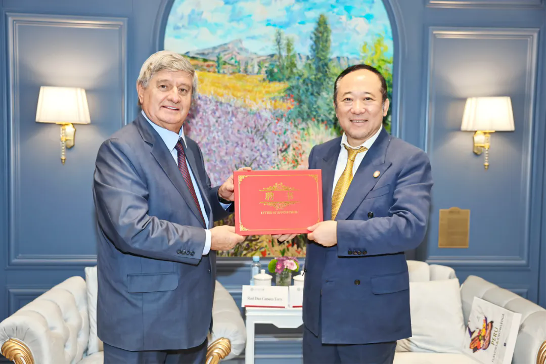 圣伊格纳西奥洛约拉大学创始人访问北京语言大学