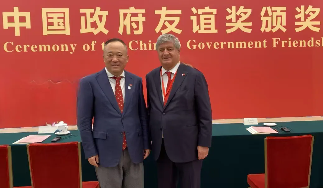 北京语言大学客座教授荣膺中国政府友谊奖