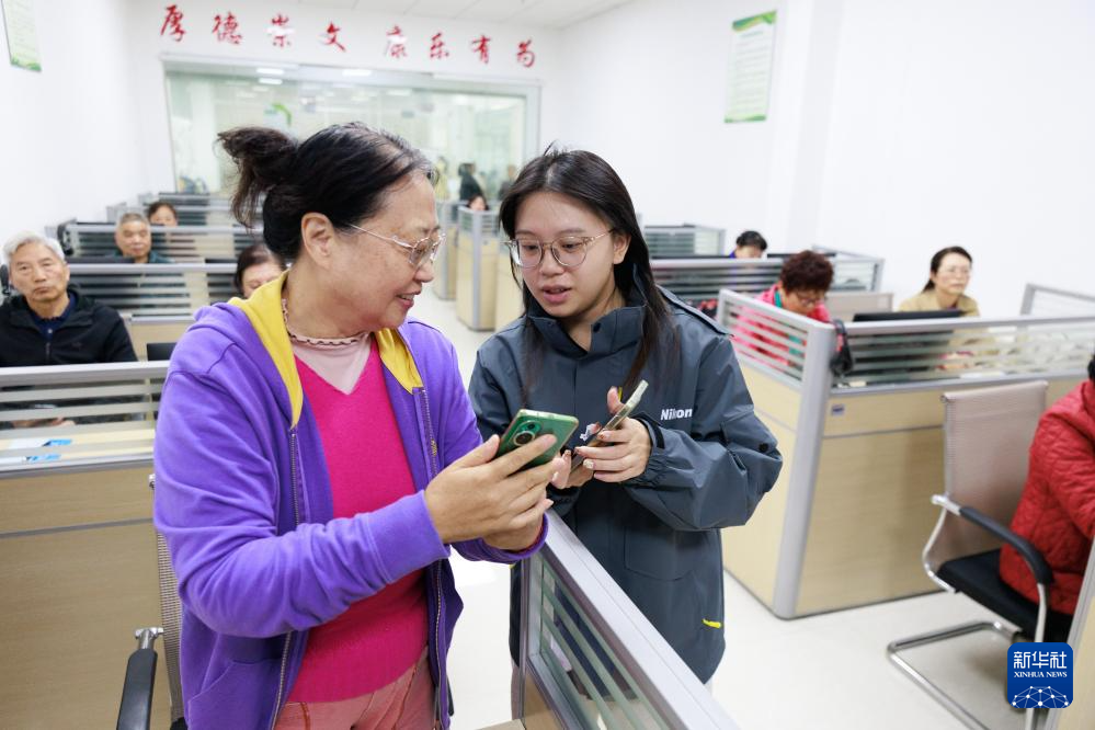 贵阳：社区养老 情满桑榆