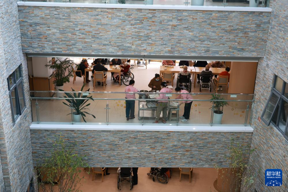 贵阳：社区养老 情满桑榆