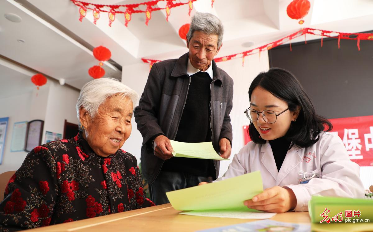 敬老送关怀 服务暖人心