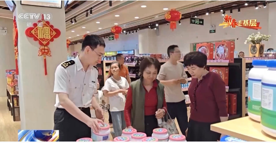 新春走基层丨电话从早响到晚、调试设备到深夜……他们这样为自贸港“守国门、促发展”