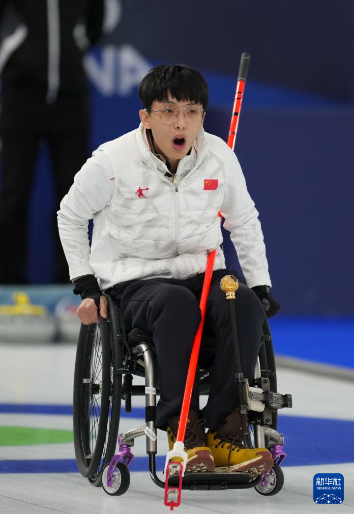 冬残奥会——轮椅冰壶混双循环赛:中国队胜意大利队