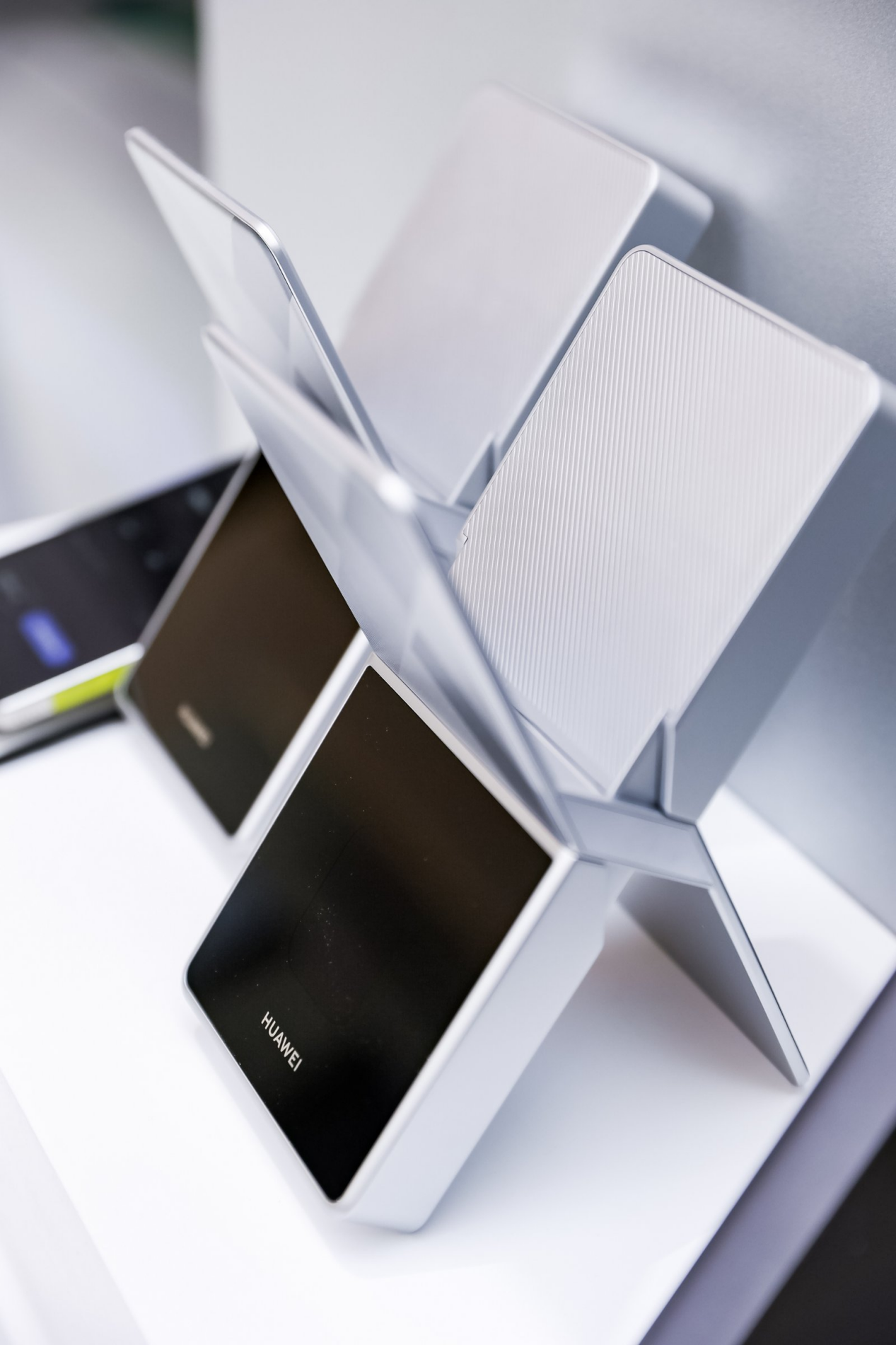 华为随行 WiFi X亮相AWE：填补高端移动网络连接空白