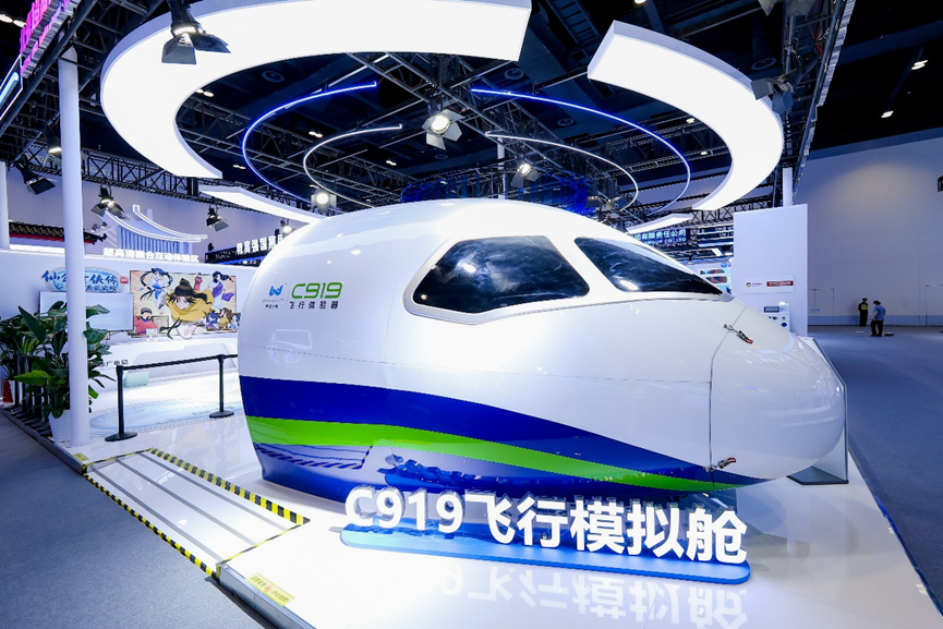 排队也要玩!C919模拟舱、手势解锁御剑飞行……科博会这场超高清展到底藏多少惊喜?