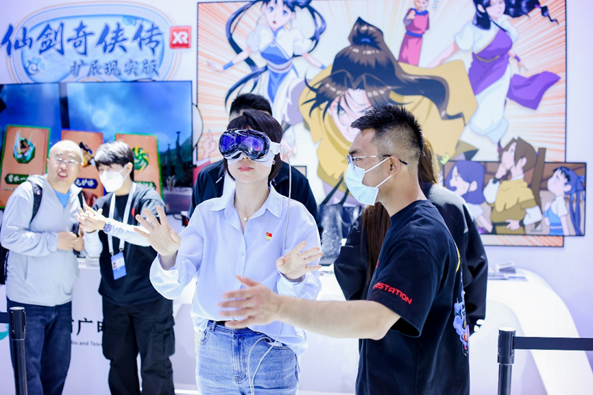 排队也要玩!C919模拟舱、手势解锁御剑飞行……科博会这场超高清展到底藏多少惊喜?