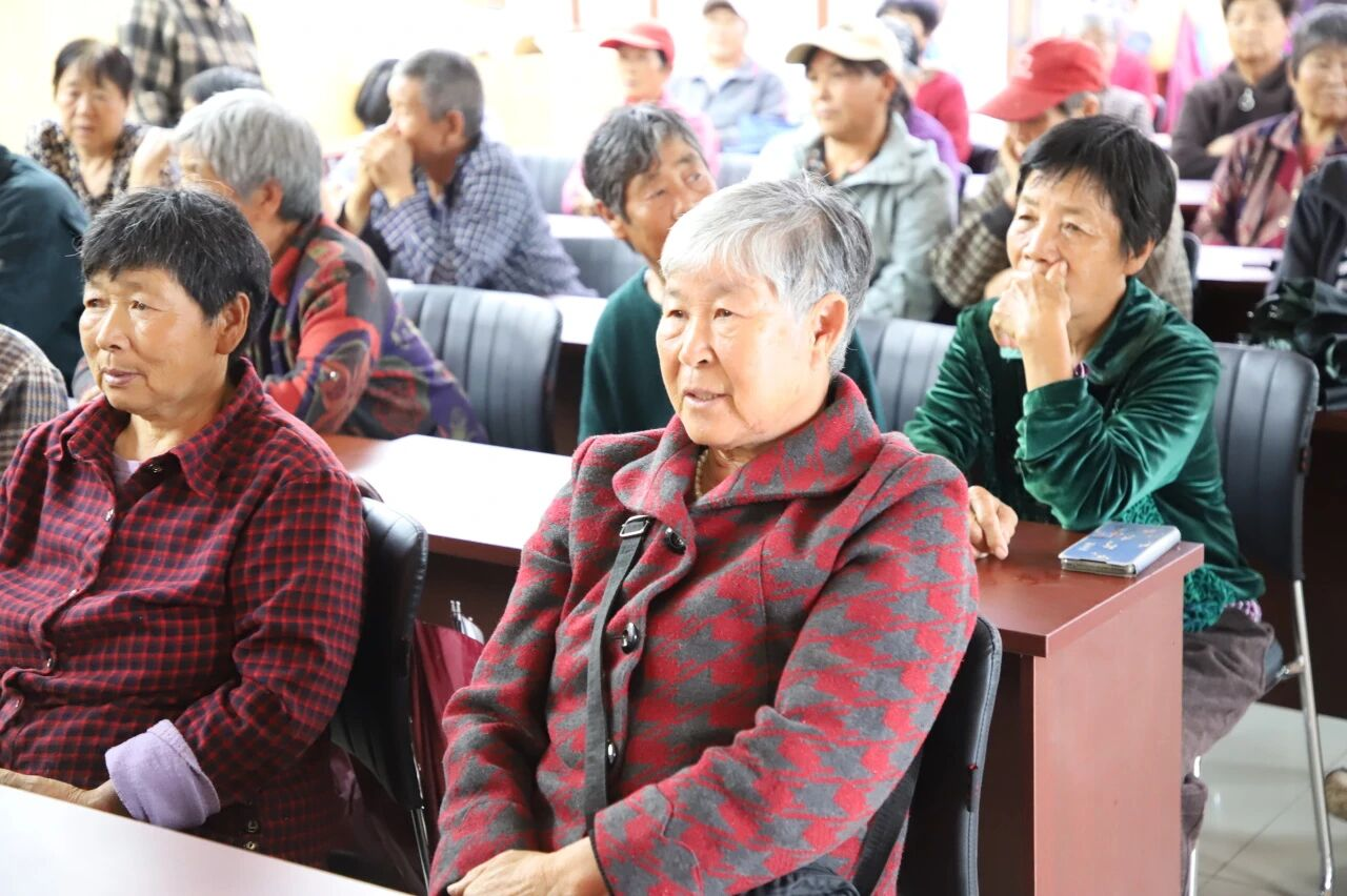 文明实践传知识 农技科普惠乡民